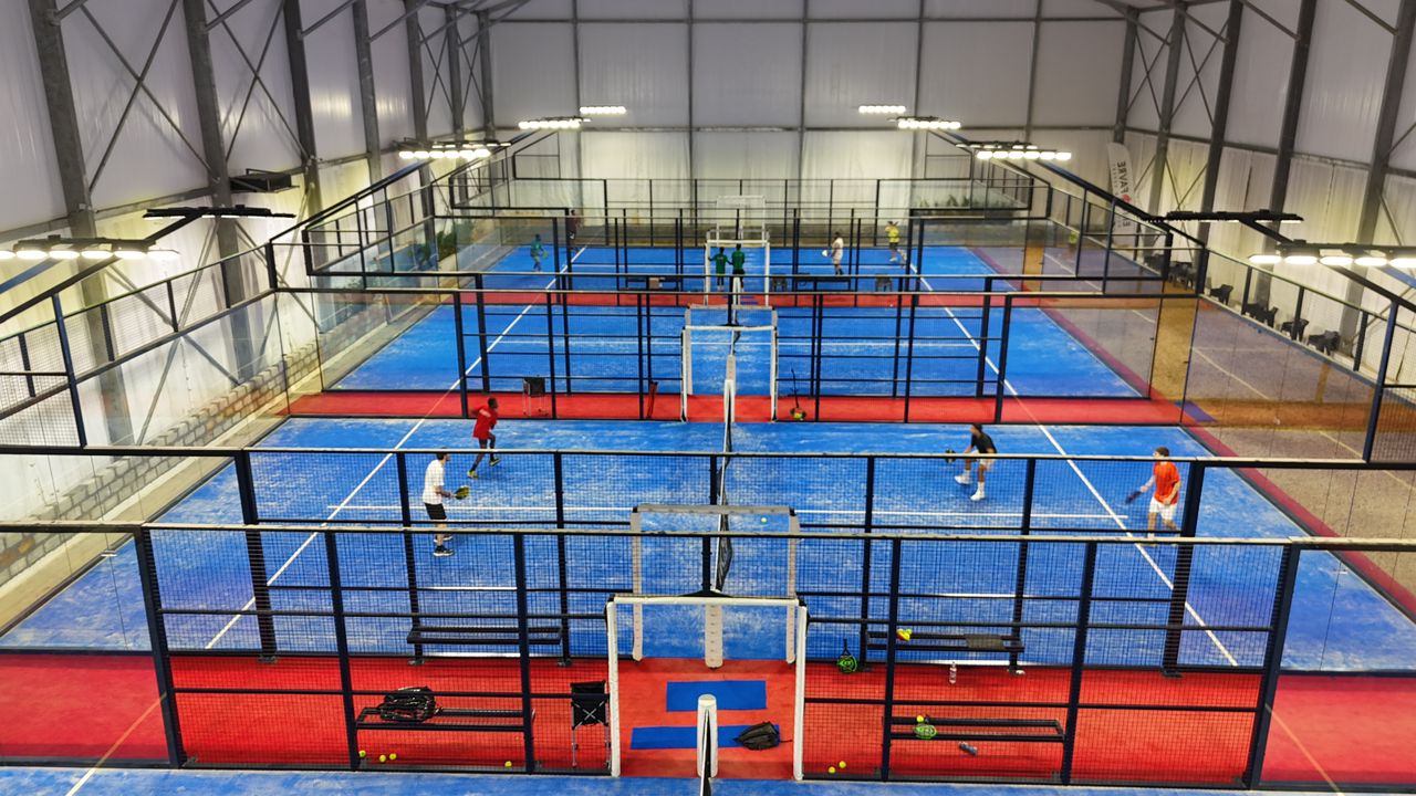 Padelta, 5 terrains de padel couvert à Abidjan Cocody Danga